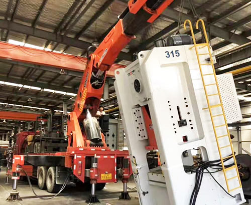 理县附近随车吊出租，轻松解决运输难题