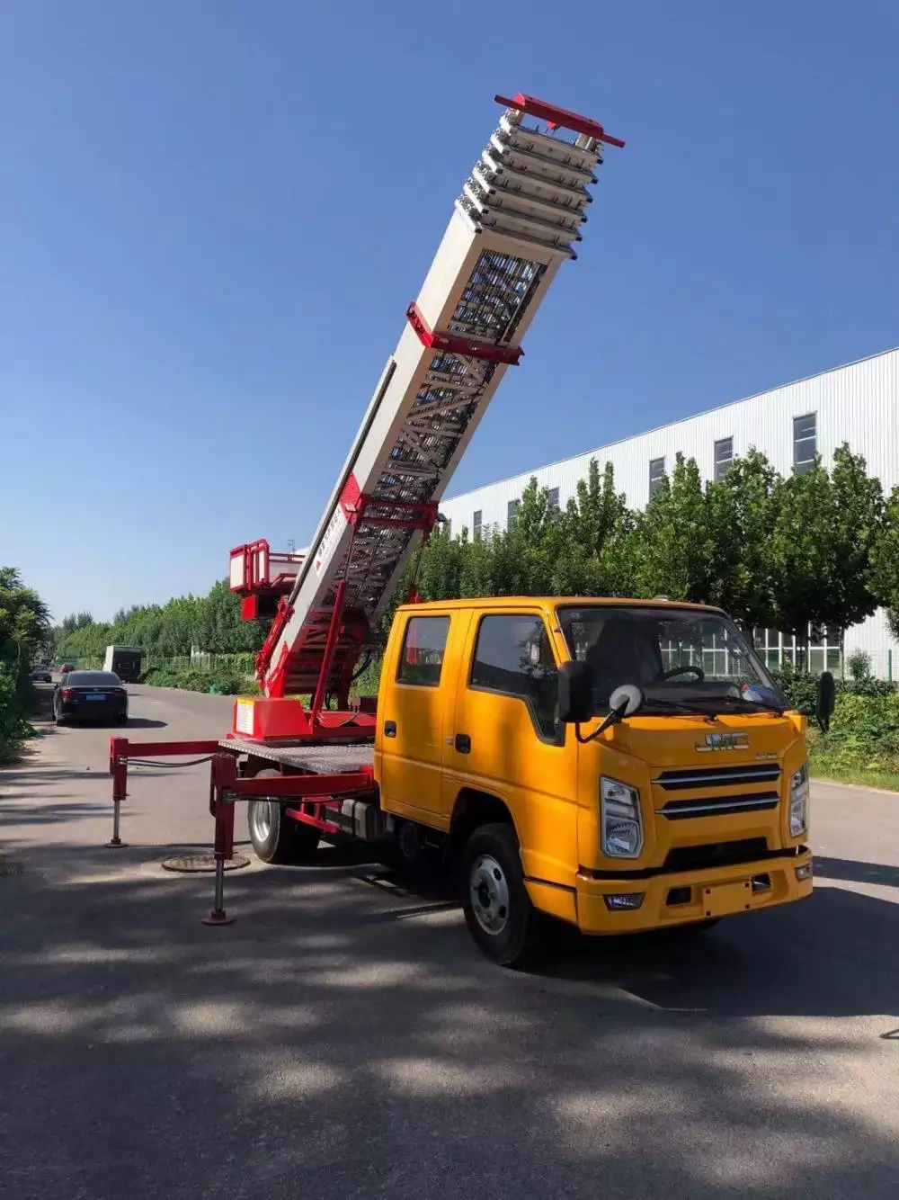 理县附近的云梯车出租服务：轻松解决高空作业需求