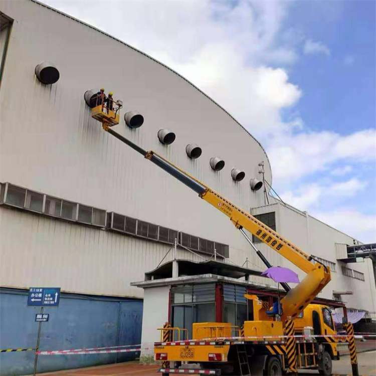 理县高空作业车出租服务：专业广告牌安装解决方案