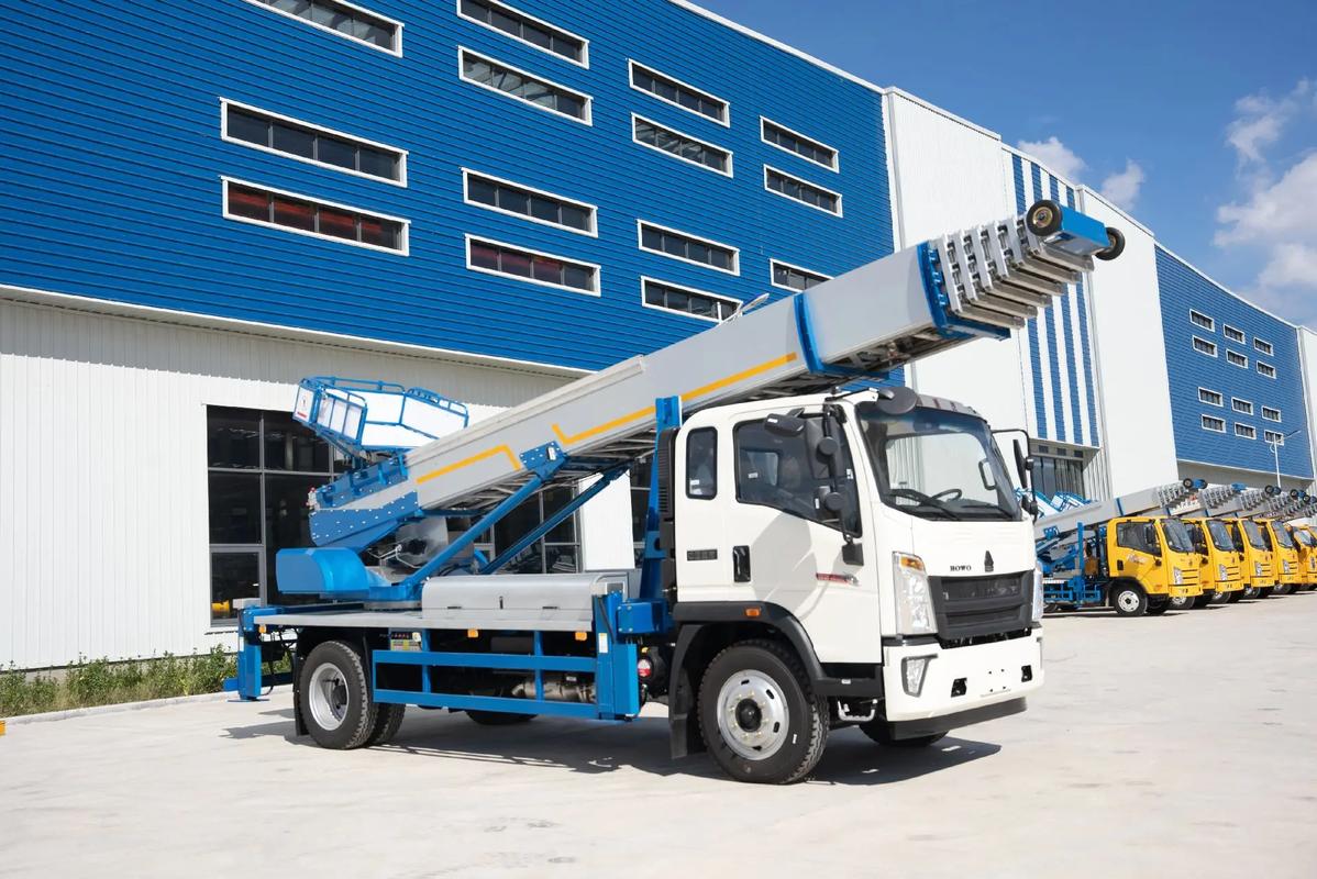 理县出租云梯车高空作业车 建筑垃圾搬运