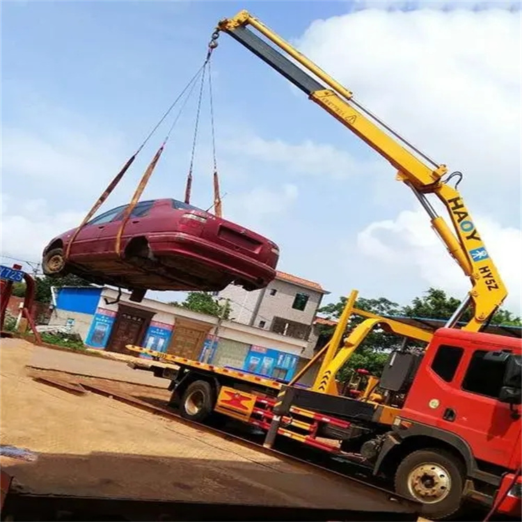 理县吊车吊汽车的正确方法